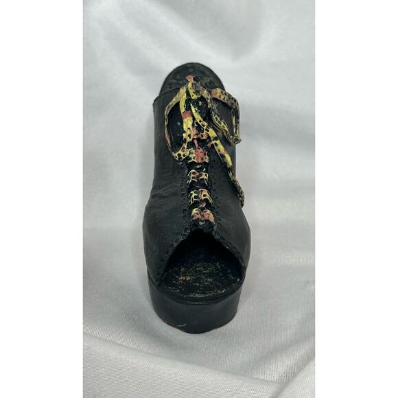 Collection of Womens Shoe Figurines (6), Victorian Style Miniature boots heels - Picture 4 of 16
